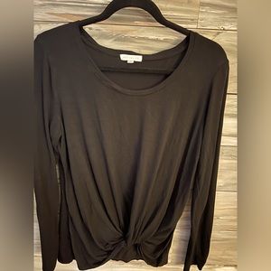 Black M Scoop Neck Socialite Top